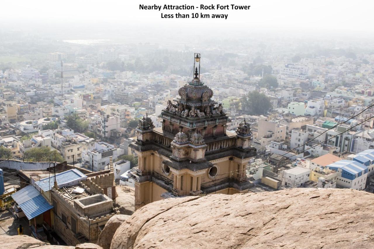 Готель Oyo 38664 Rt Residency Golden Rock Екстер'єр фото